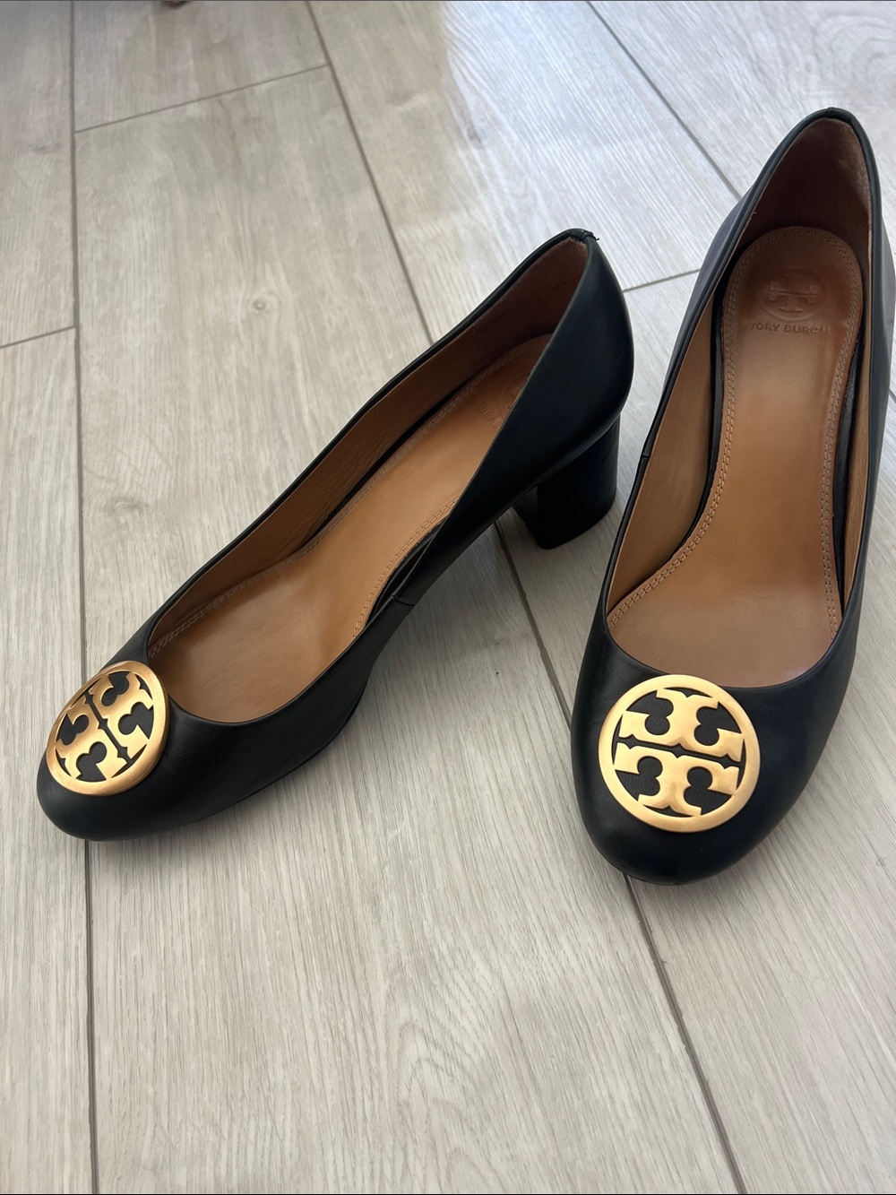 Tory Burch Black Leather Block Heel Pumps with Gold Logo Medallion Size 9.5